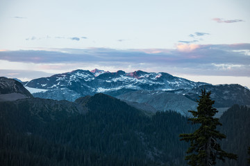 Obraz premium snow covered mountain range