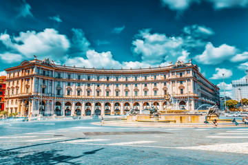 Fototapeta na wymiar ROME, ITALY - MAY 10, 2017 : Republic Square (Piazza della Repubblica) and the Fontana Esedra. Italy.