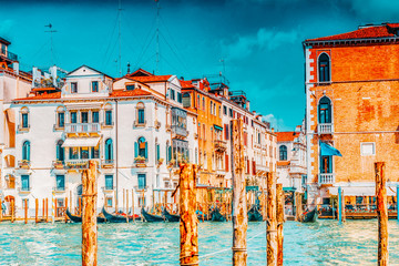 Fototapety  Widoki na najpiękniejszy kanał Wenecji - ulice wodne Grand Canal, łodzie, gondole, rezydencje wzdłuż. Włochy.