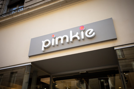 devanture de commerce de marque Pimkie