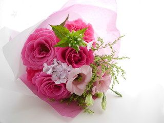 ピンクの花束の贈り物