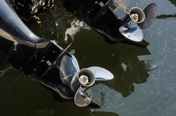 DRIVE MOTORS - Boat propellers out of the water 


