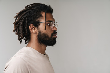 Obraz premium Serious african guy in eyeglasses