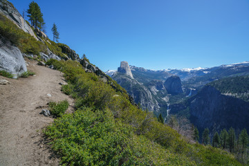 Fototapeta na wymiar hiking the panorama trail in yosemite national park, california, usa