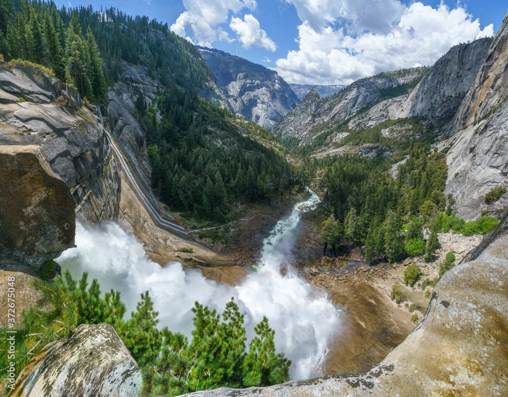 Wall mural nevada falls in yosemite national park, california, usa