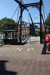 Fototapeta na wymiar historische zugbrücke in dordrecht