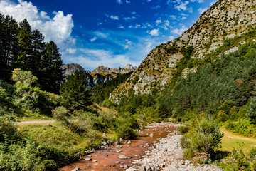 Vista durante la subida y bajada al Ibon de acherito desde la Selva de Oza, Huesca