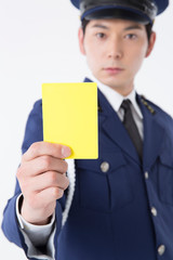 取り締まる男性警察官