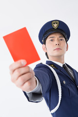 取り締まる男性警察官