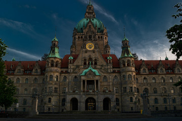 Fototapeta na wymiar Rathaus altes gebäude in Hannover Deutschland