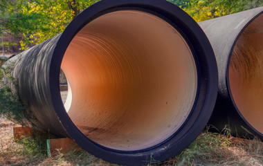 
Tuberías de gran diámetro esperando su instalación