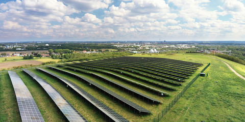 Deusenberg mit Solaranlage, Photovoltaik, Dortmund, Altdeponie