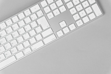 Computer keyboard on color background. カラー背景上に置かれたパソコンのキーボード