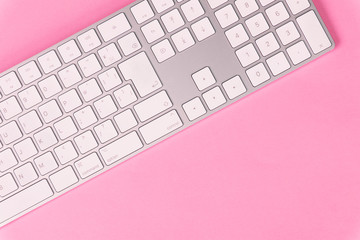 Computer keyboard on color background. カラー背景上に置かれたパソコンのキーボード