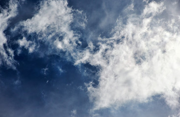 Obraz premium White clouds and white gray on the blue sky
