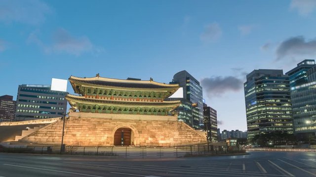 Seoul South Korea time lapse 4K, city skyline day to night timelapse at Namdaemun Gate (Sungnyemun)