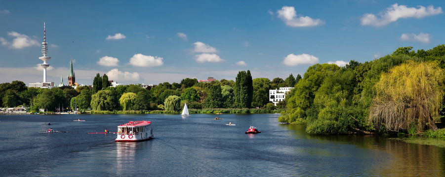 Panorama Au&szlig;enalster Hamburg im Hochsommer
