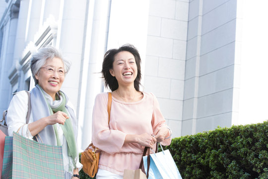 お母さん買い物 画像 - 参照 5,387 Stock 写真、ベクターおよびビデオ | Adobe Stock