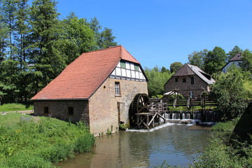 Fototapeta na wymiar Historische Wassermühle bei Schloß Brake