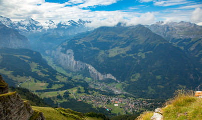 Obraz premium The villages of Lauterbrunnen and Wengen and the Lauterbrunnen valley, Switzerland.