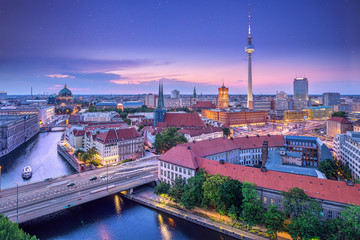 panoramic view at central berlin at night © frank peters