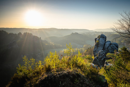 Sonnenaufgang &uuml;ber der S&auml;chsischen Schweiz