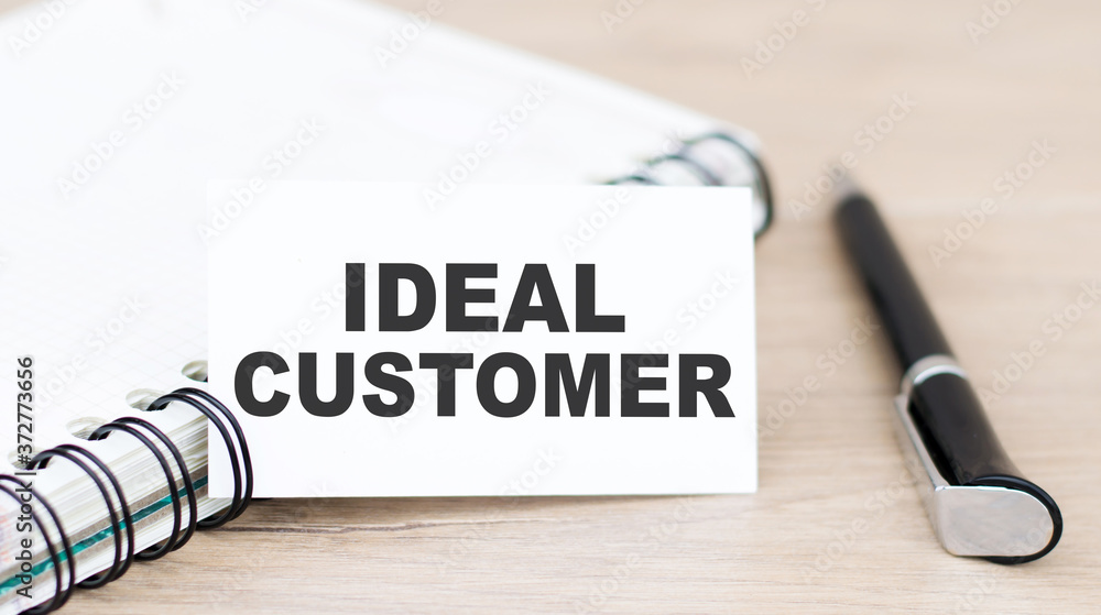 Aufkleber a card with text ideal customer on notepad