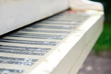 Obraz premium Abstract piano keys from a wooden piano in the street