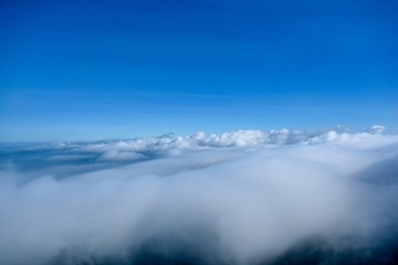 Fototapeta premium 伊吹山山頂付近で見た夏雲に覆われた情景＠滋賀