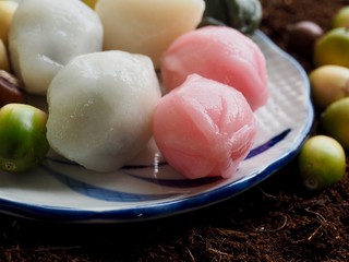 한국전통음식 송편과 도토리
