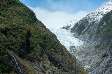 Fototapeta na wymiar ニュージーランド、南島、ウェストランド国立公園のフランツ・ジョセフ氷河の景色