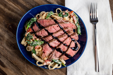 Creamy sirloin fettuccini with spinach and sun-dried tomatoes
