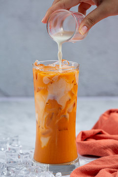 Iced milk tea on marble pattern floor It is a delicious and nutritious relaxation drink.