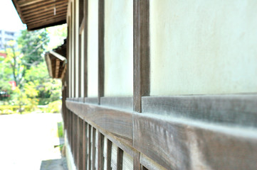 白壁のある日本家屋