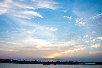 Obraz premium sunset over the lake