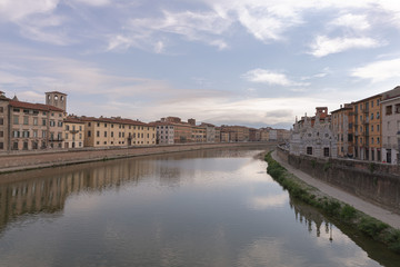 Fototapeta na wymiar Fluss Arno in Pisa