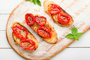Bruschetta with sun dried tomatoes