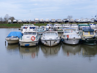 Fototapeta na wymiar The small harbour of Pontallier in Burgundy.