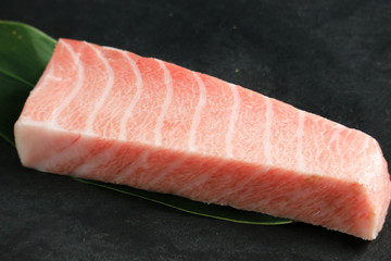 とろマグロの柵1