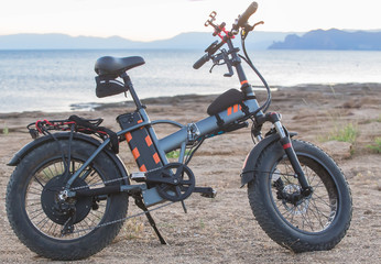 Fototapeta premium Electro fatbike on nature By the sea