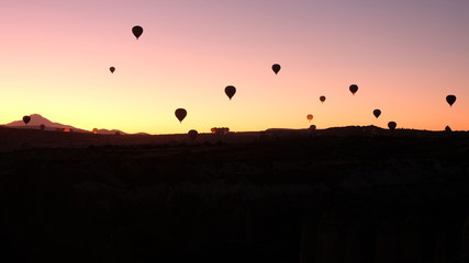 Obraz na płótnie Canvas silhouettes of hot air balloons at sunrise