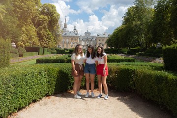 Obraz premium three young girls enjoying a visit to the gardens of La Granja de San Ildefonso Palace in the province of Segovia in Spain