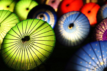 たらされる傘たち