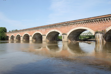Fototapeta na wymiar Pont canal Cacor à Moissac