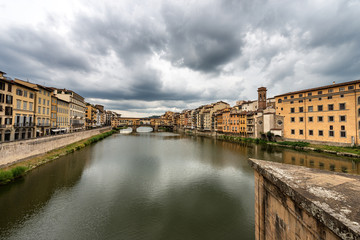Obraz premium Ponte Vecchio (Old Bridge) and the River Arno view from the bridge of Santa Trinita. Florence downtown, UNESCO world heritage site, Tuscany Italy, Europe