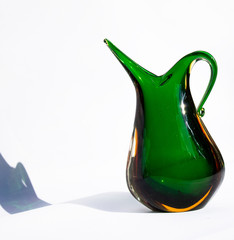 Murano handle vase in green uranium glass. Mouth blown. © Inveru
