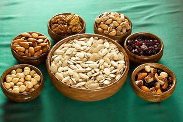 mixed nuts and dried fruits