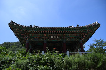 Obraz premium Traditional Buddhist temple building structure.