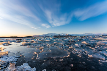 アイスランド ヴァトナヨークトル氷河　ヨークルスアゥルロゥン湖