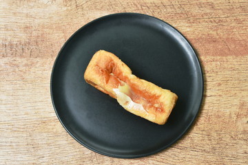  bread bread bar filling cheese on plate on taqble